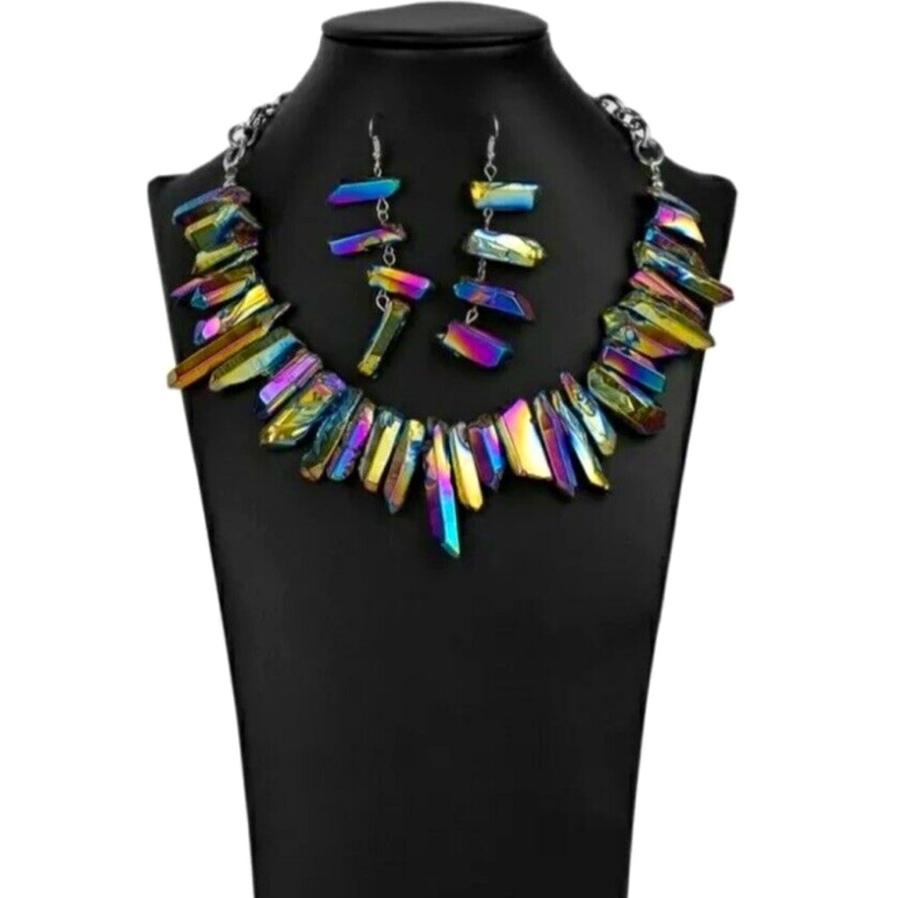 Charismatic Zi collection necklace with earrings